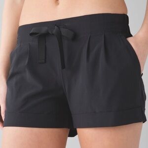 Lululemon Spring Break Away Short II Black size 6 black good condition used